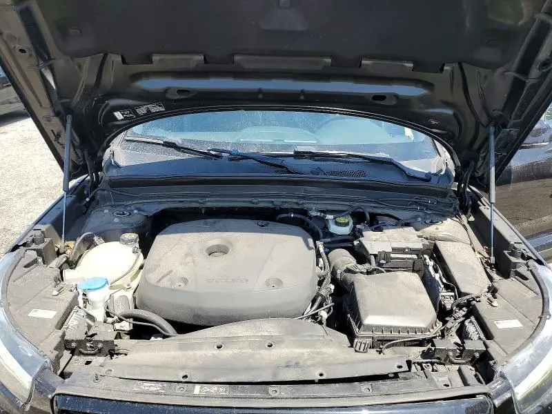 2021 VOLVO XC40 T5 R-DESIGN  