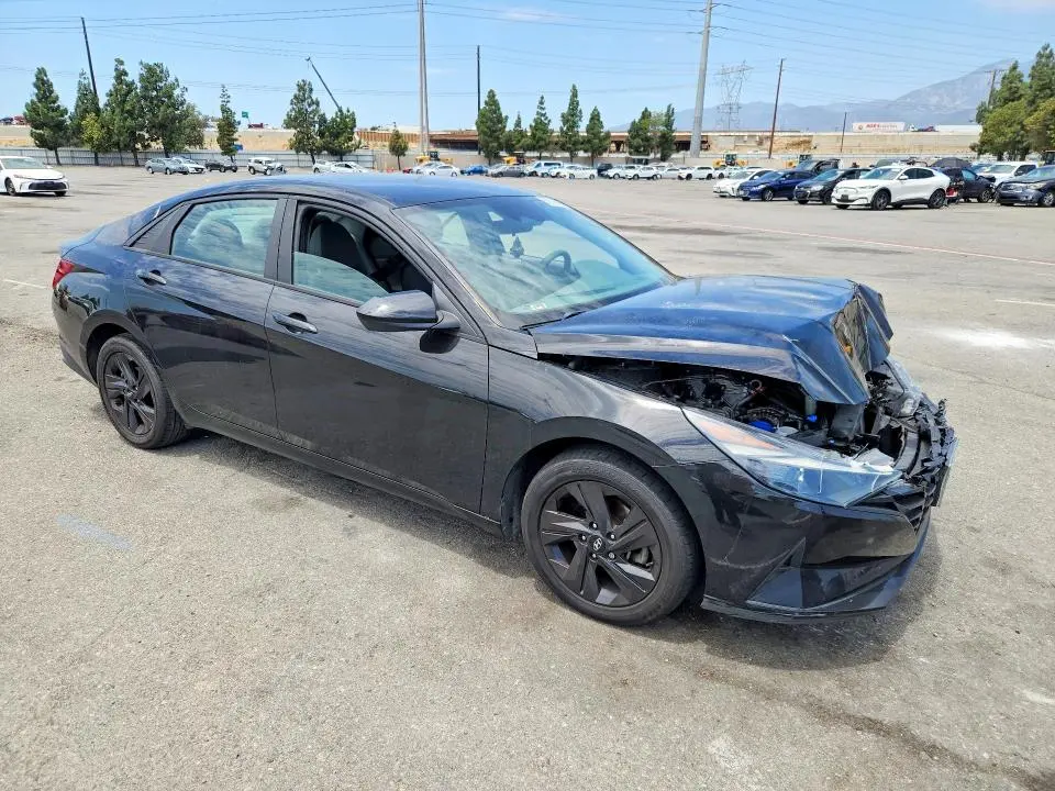 2021 HYUNDAI ELANTRA SE  