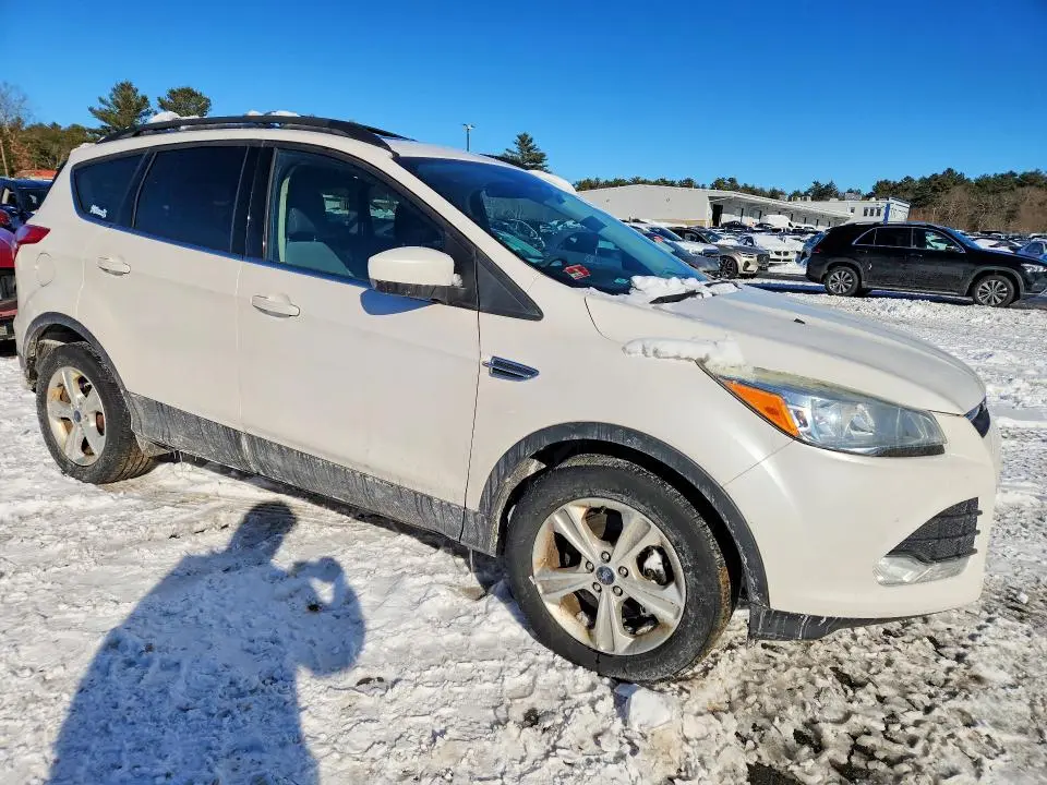 2016 FORD ESCAPE SE  