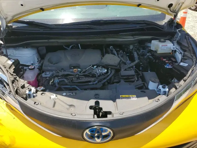 2025 TOYOTA SIENNA LE  