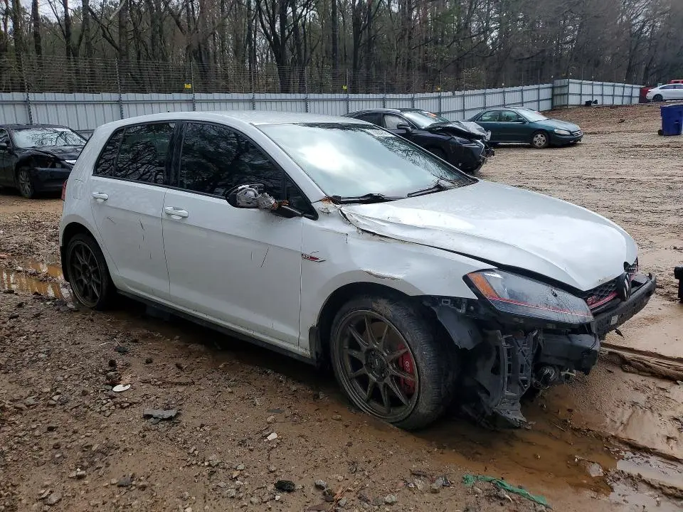 2017 VOLKSWAGEN GTI SPORT  