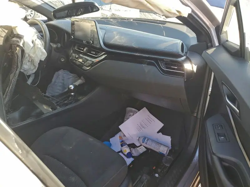 2019 TOYOTA C-HR XLE  