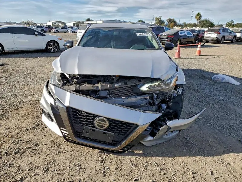 2019 NISSAN ALTIMA SR  