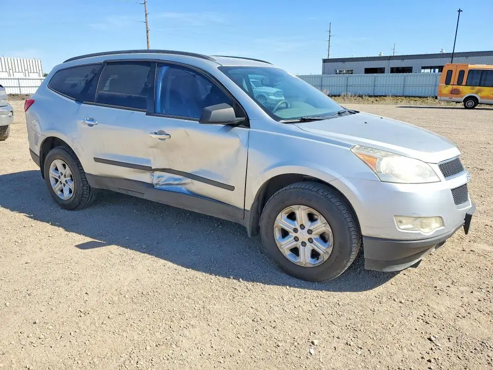 2011 CHEVROLET TRAVERSE LS  