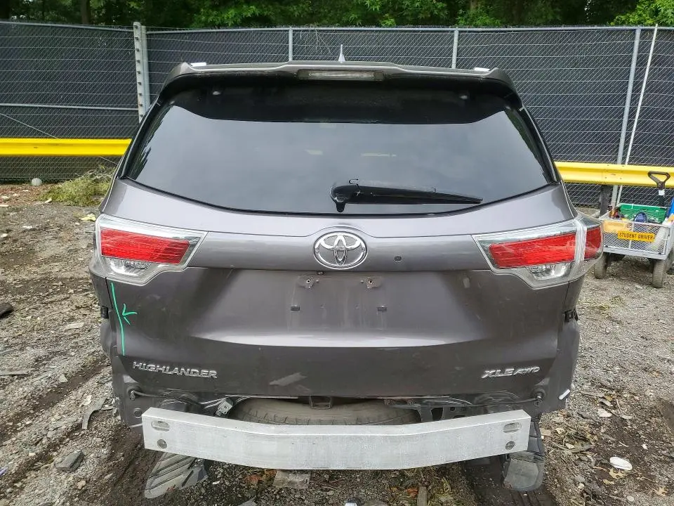 2015 TOYOTA HIGHLANDER XLE  