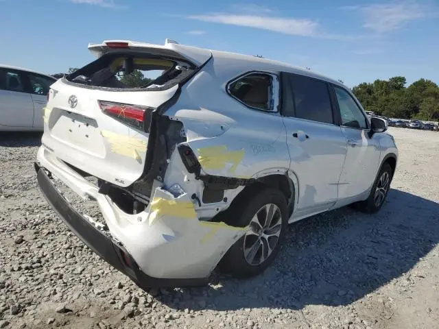 2024 TOYOTA HIGHLANDER LE  