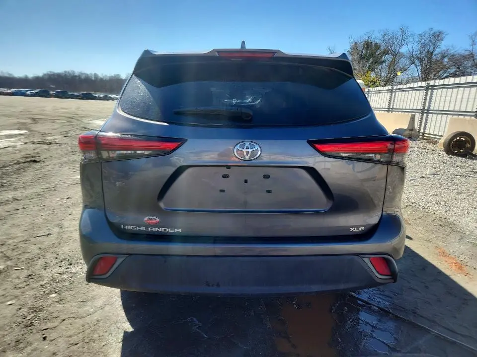 2021 TOYOTA HIGHLANDER XLE  