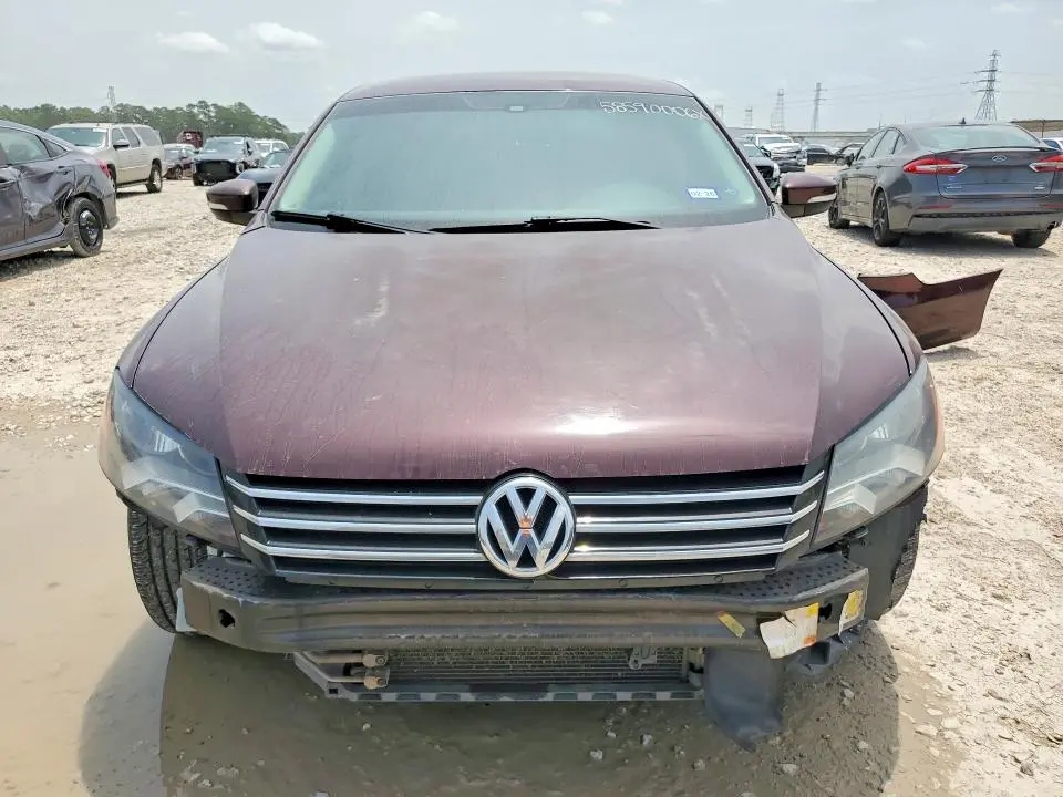 2013 VOLKSWAGEN PASSAT SE  