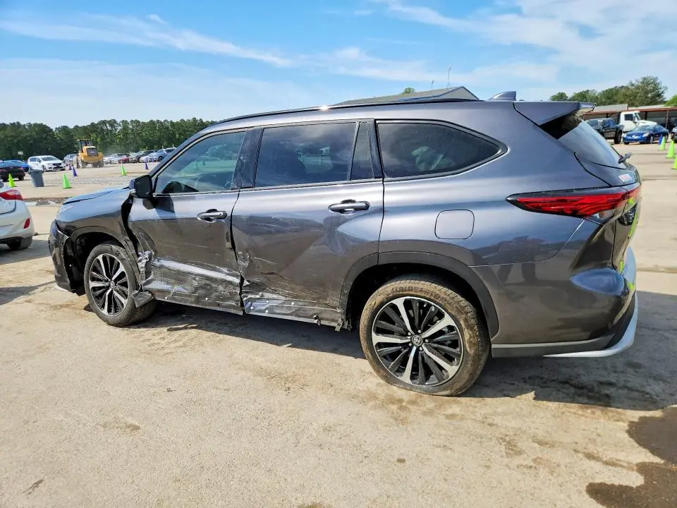 2022 TOYOTA HIGHLANDER XSE  