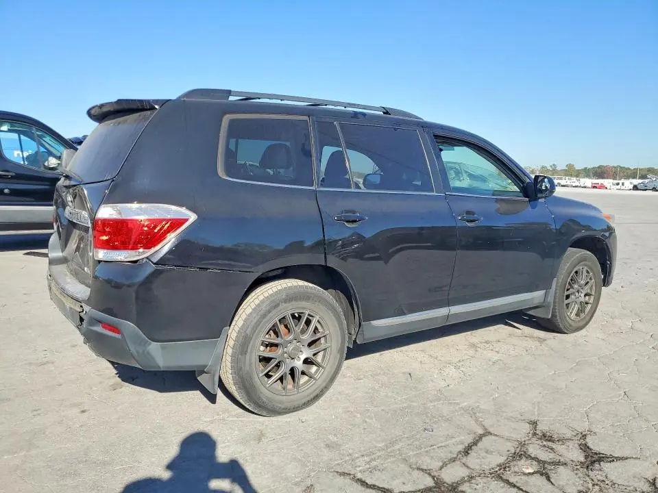 2012 TOYOTA HIGHLANDER SE  