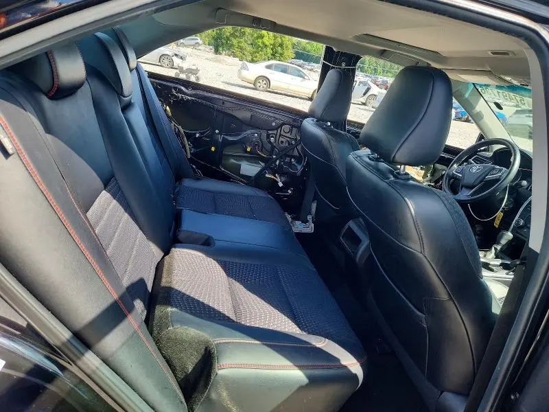 2015 TOYOTA CAMRY SE  