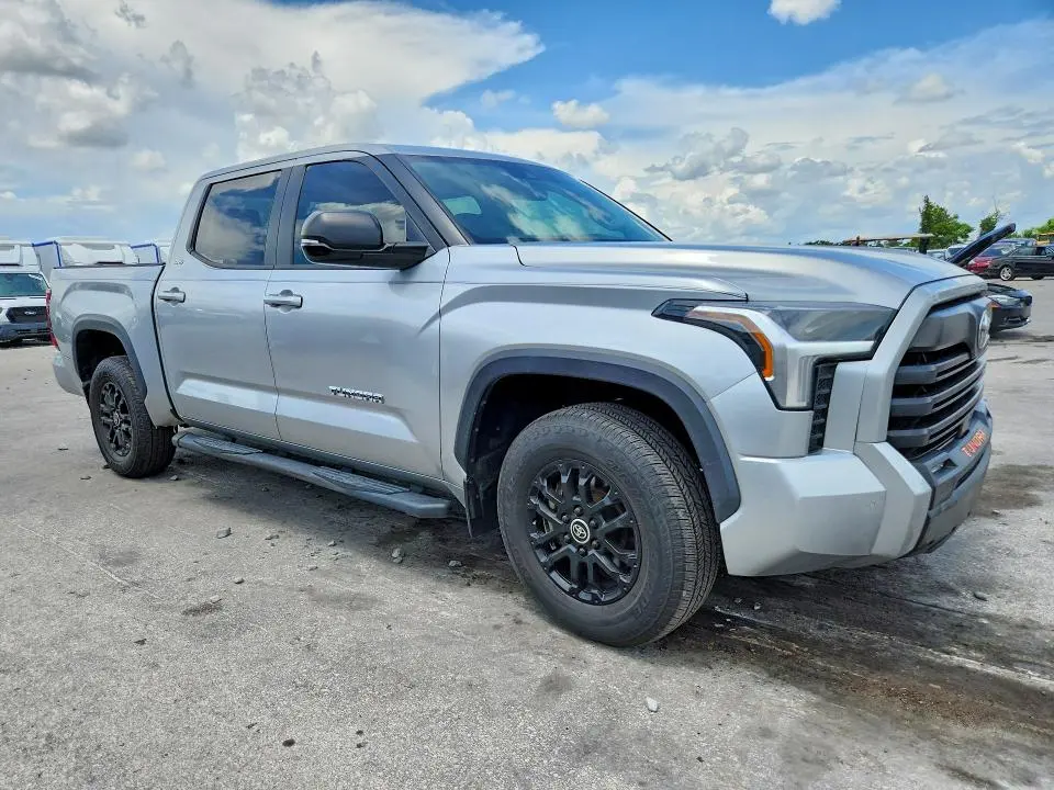 2024 TOYOTA TUNDRA SR5  