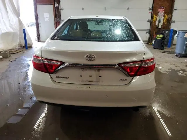2016 TOYOTA CAMRY LE  