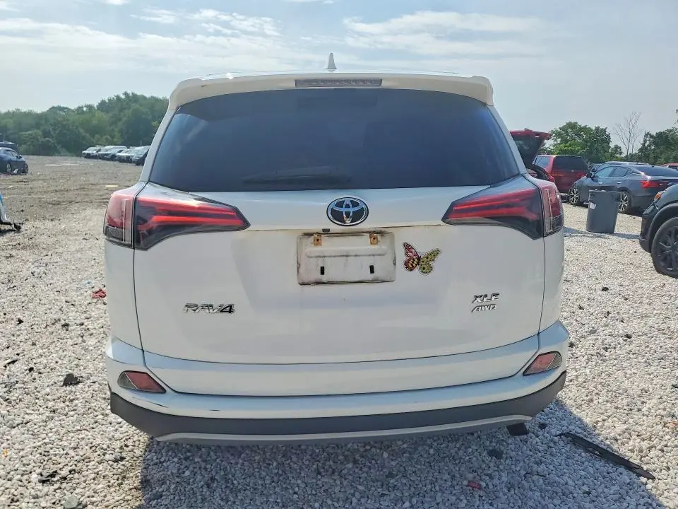 2018 TOYOTA RAV4 XLE  