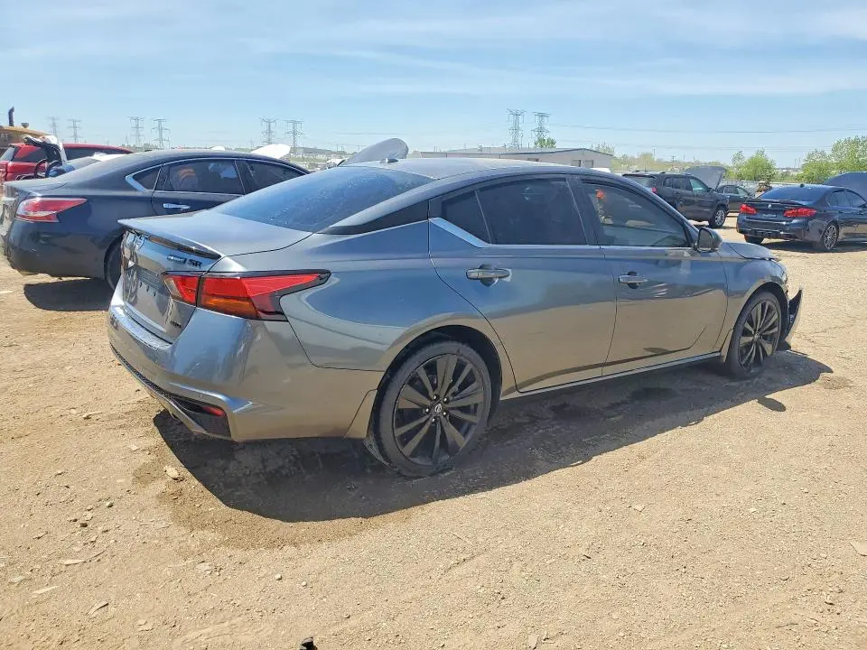 2022 NISSAN ALTIMA SR  