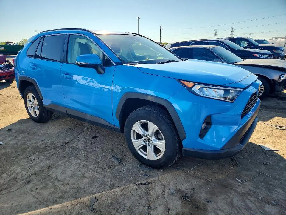 2021 TOYOTA RAV4 XLE  