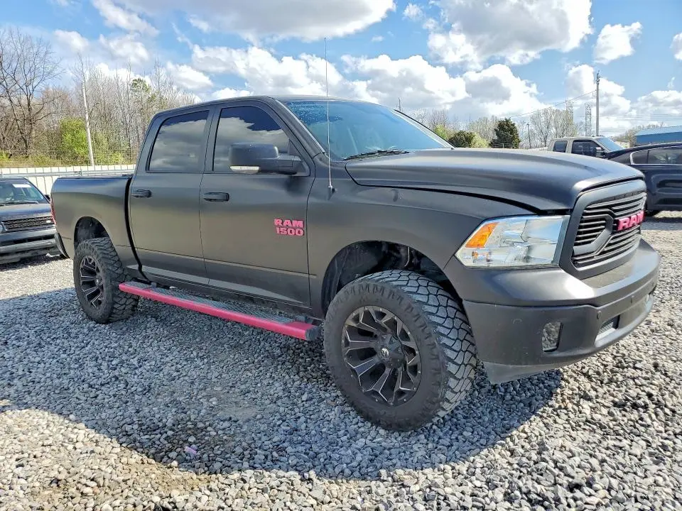 2017 RAM 1500 SLT  