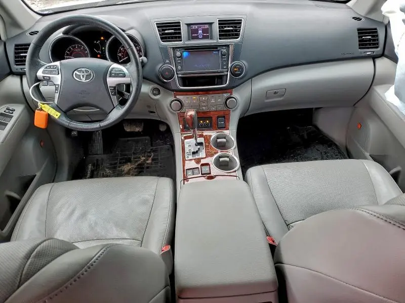 2013 TOYOTA HIGHLANDER LIMITED  