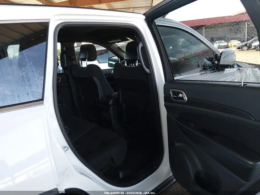 2017 JEEP GRAND CHEROKEE LAREDO 4X2