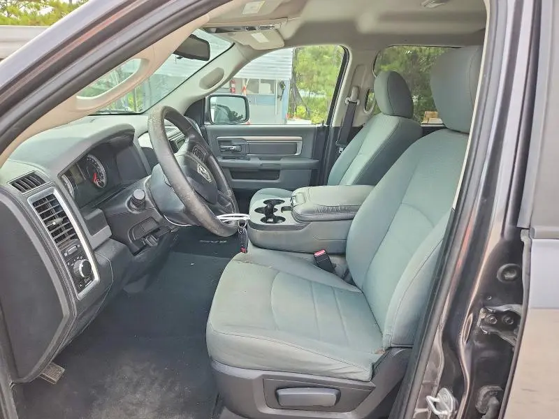 2016 RAM 1500 SLT  