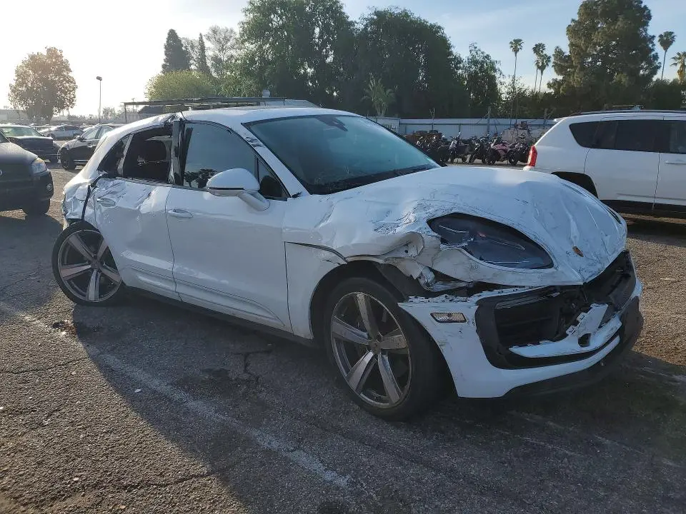 2024 PORSCHE MACAN BASE  