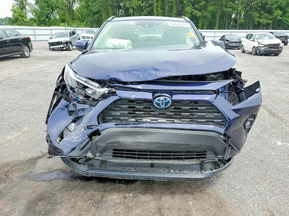 2024 TOYOTA RAV4 XLE PREMIUM  