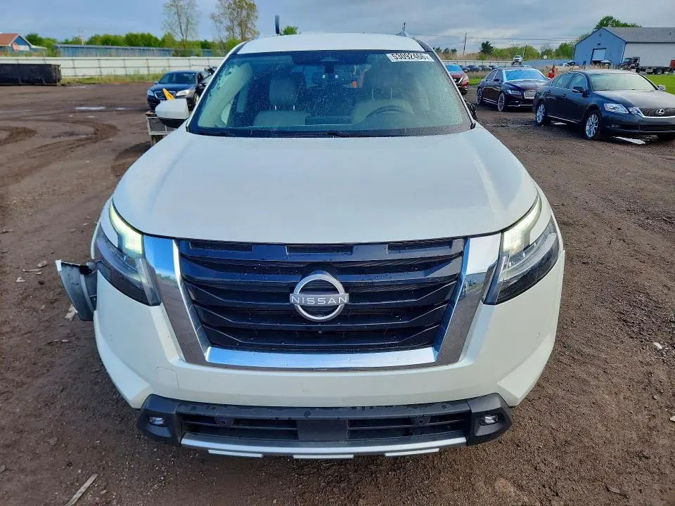 2022 NISSAN PATHFINDER SL  