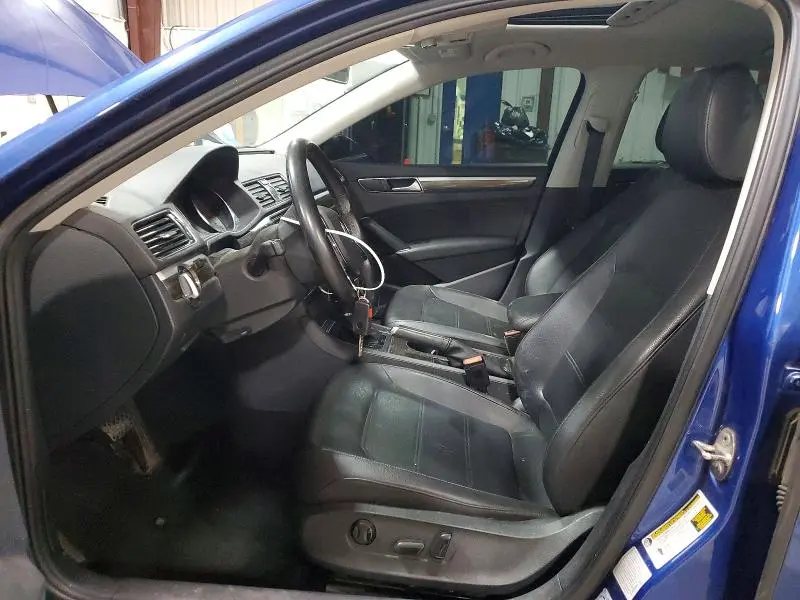 2016 VOLKSWAGEN PASSAT SE  