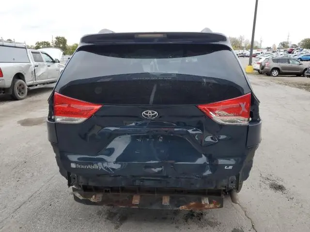 2012 TOYOTA SIENNA LE