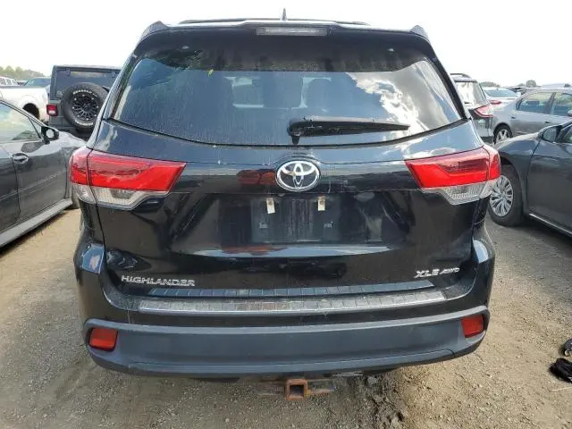 2017 TOYOTA HIGHLANDER SE  