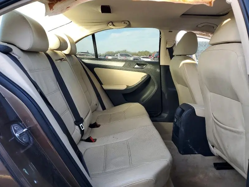 2015 VOLKSWAGEN JETTA SE  