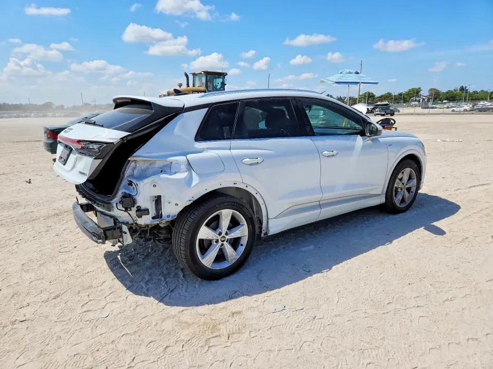 2024 AUDI Q4 E-TRON PREMIUM  