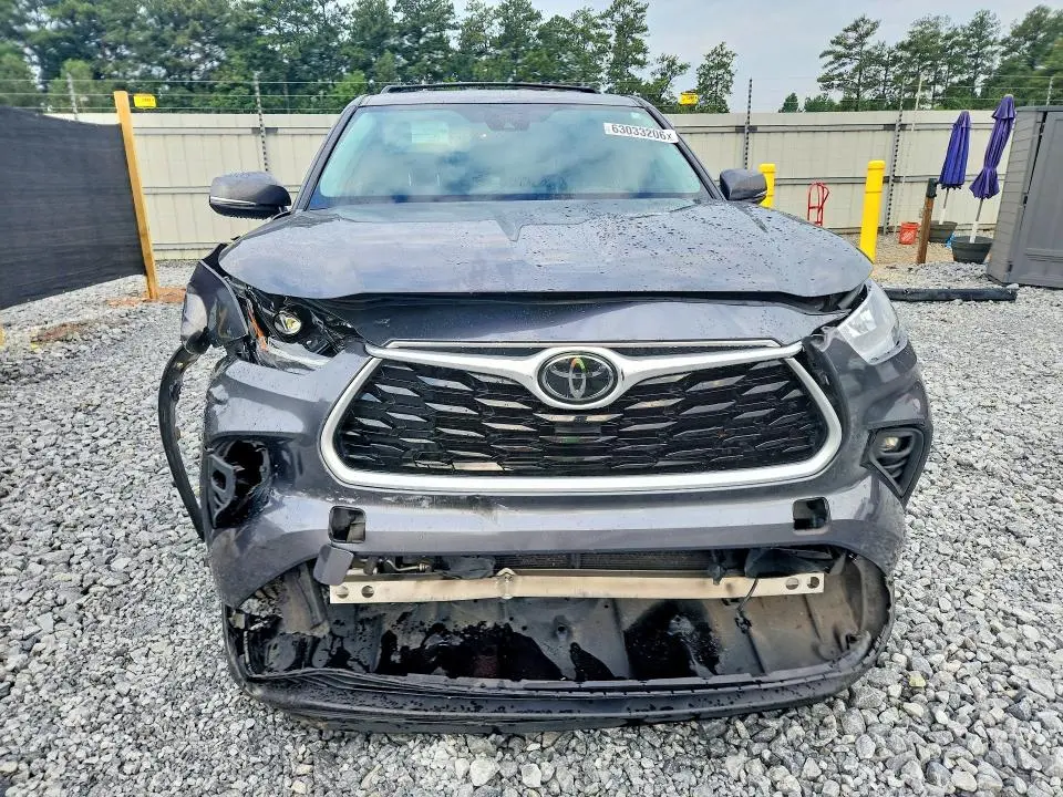 2021 TOYOTA HIGHLANDER LE  