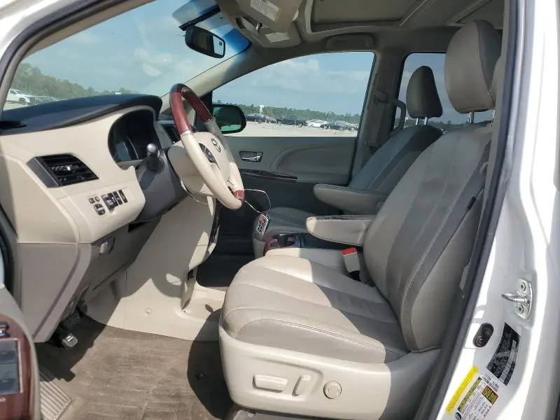 2013 TOYOTA SIENNA LIMITED 7-PASSENGER  