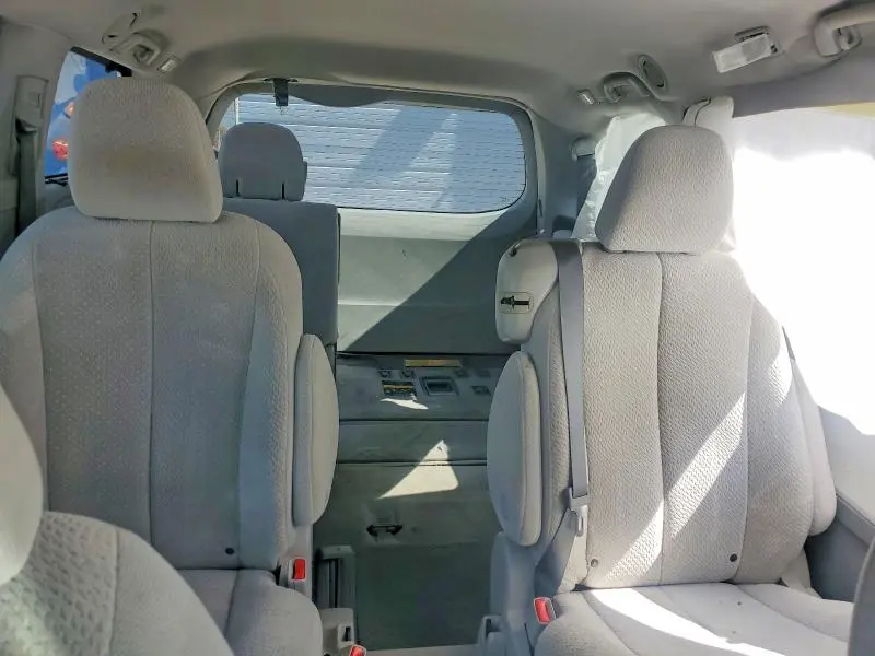 2014 TOYOTA SIENNA LE  