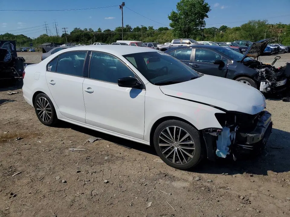 2016 VOLKSWAGEN JETTA SPORT  
