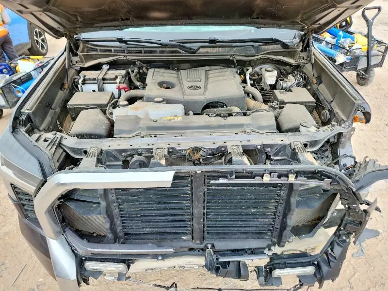 2025 TOYOTA TUNDRA CREWMAX LIMITED  