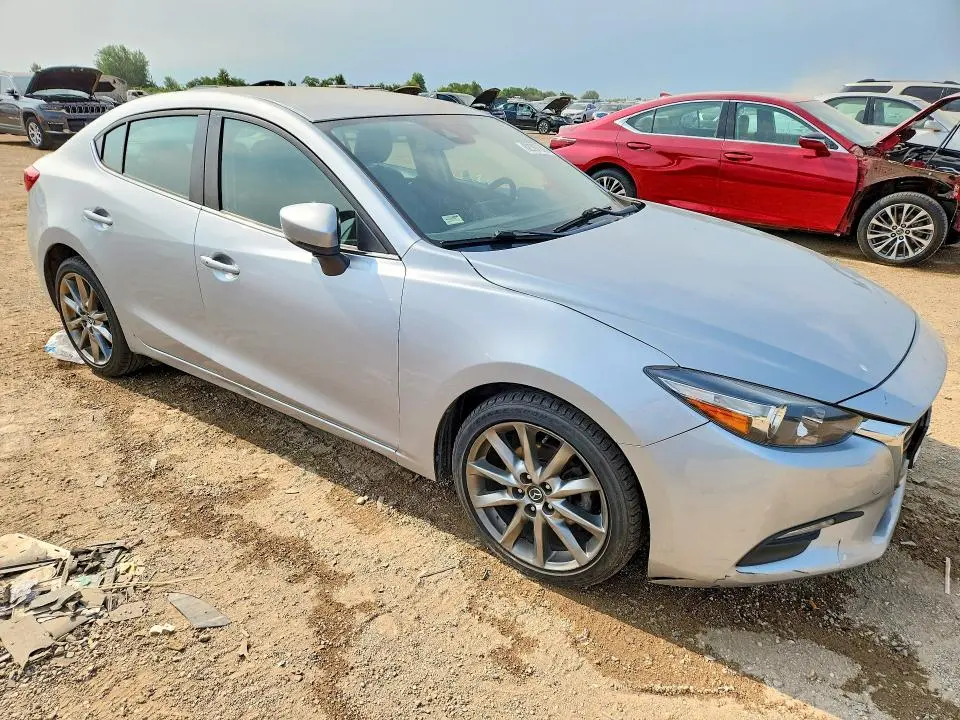 2018 MAZDA 3 TOURING  