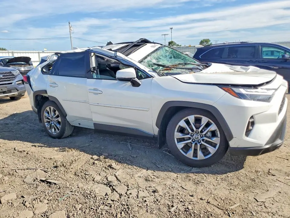 2024 TOYOTA RAV4 XLE PREMIUM  