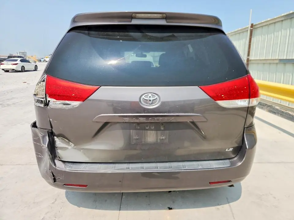 2011 TOYOTA SIENNA LE  