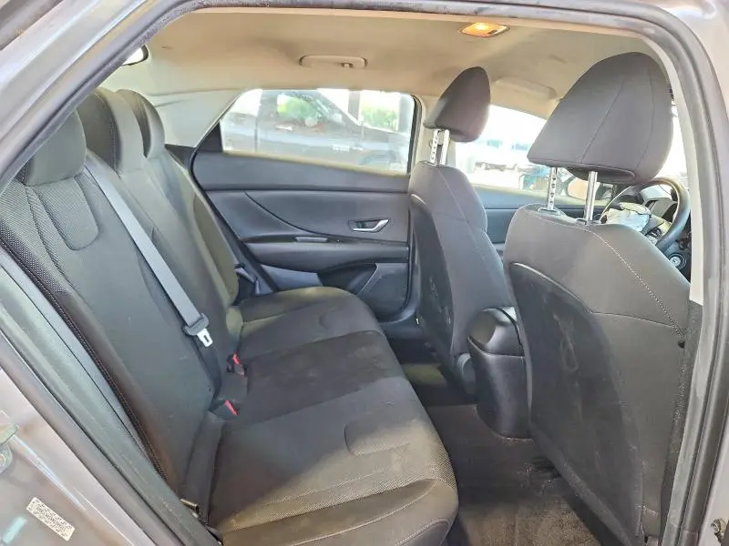 2022 HYUNDAI ELANTRA SE  