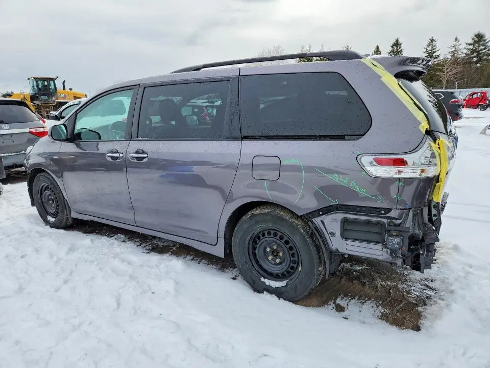 2020 TOYOTA SIENNA SE  