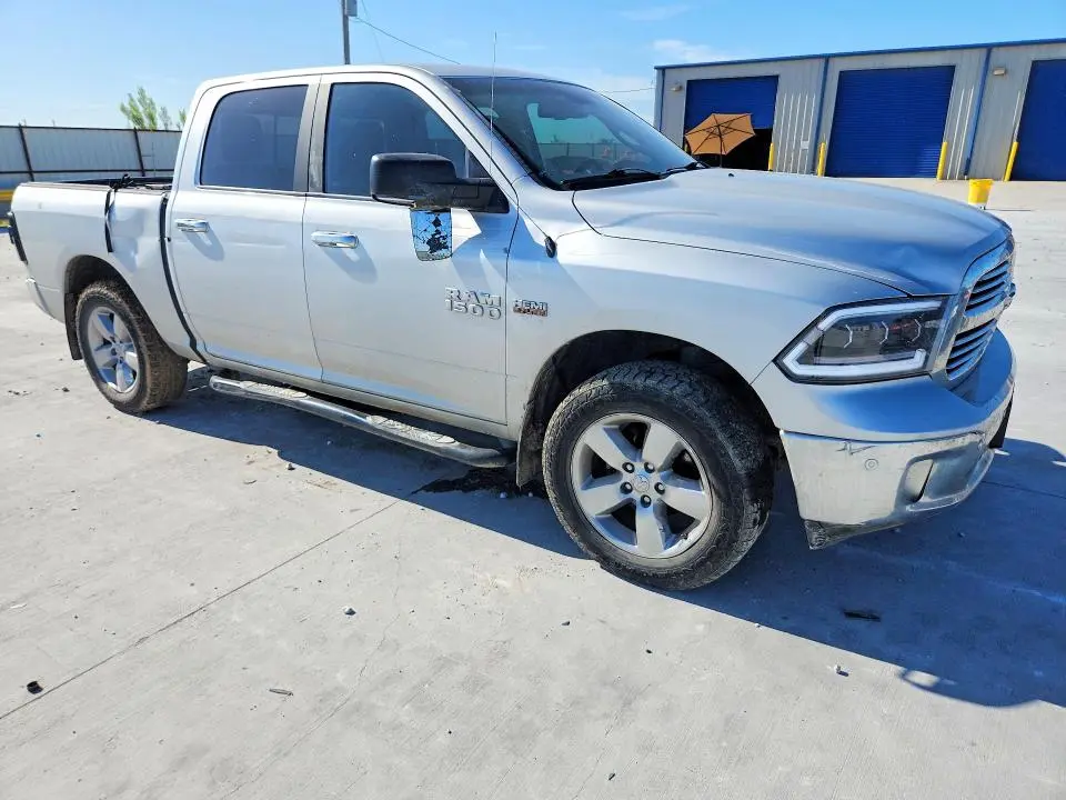 2016 RAM 1500 SLT  