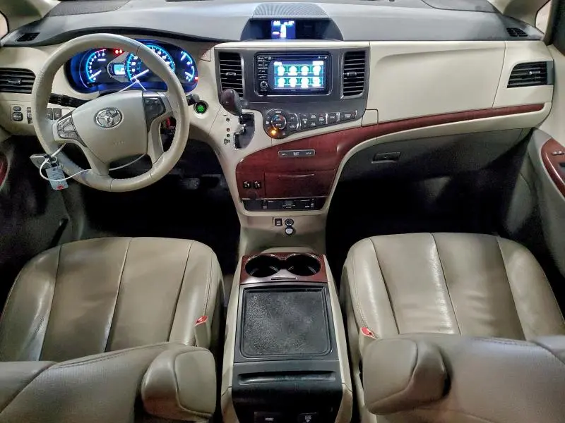 2013 TOYOTA SIENNA XLE  