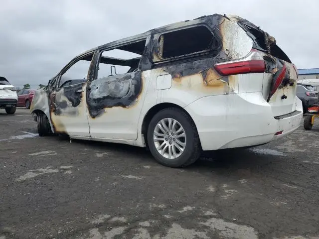 2016 TOYOTA SIENNA XLE  