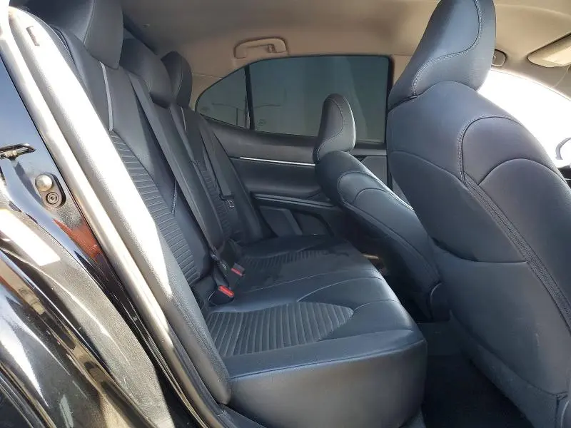 2018 TOYOTA CAMRY SE  