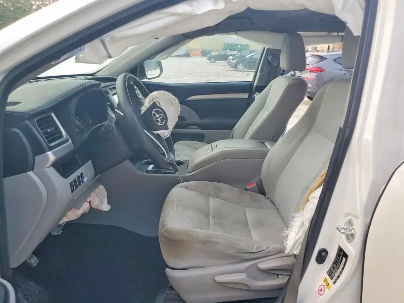 2016 TOYOTA HIGHLANDER LE  