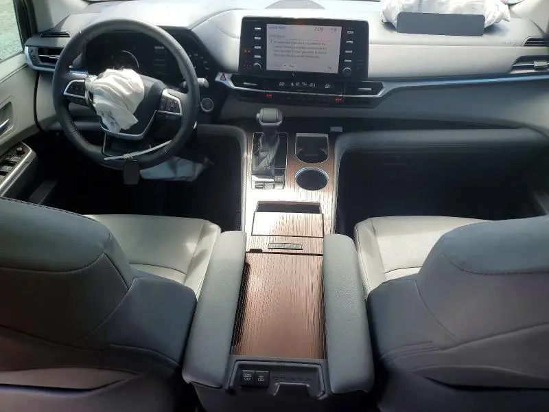 2022 TOYOTA SIENNA XLE 8-PASSENGER  