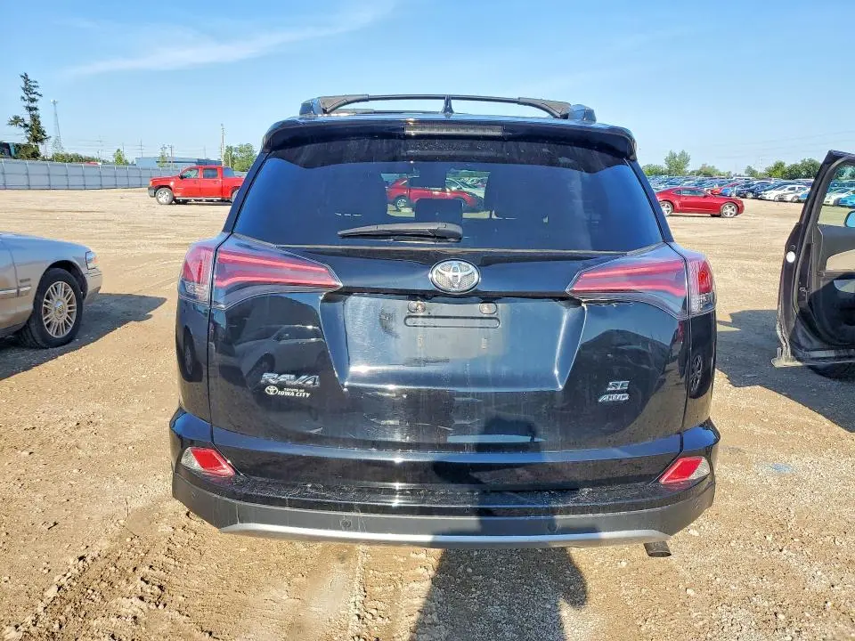 2017 TOYOTA RAV4 SE  