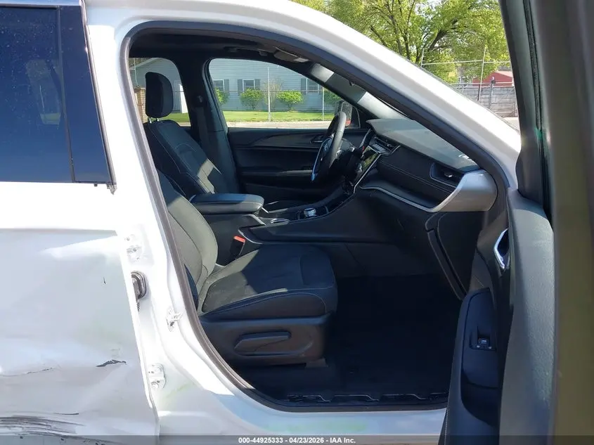 2025 JEEP GRAND CHEROKEE L LAREDO X 4X4